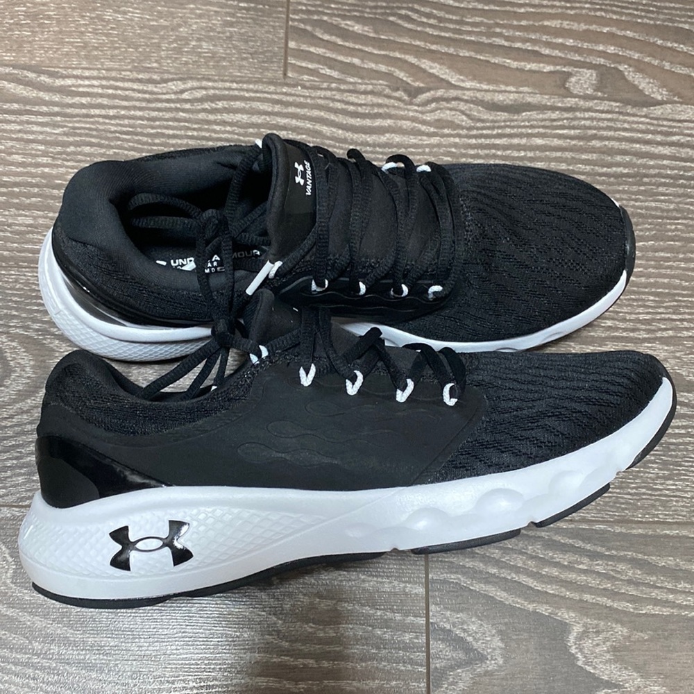 Brand new Under Armour running shoes US11 W